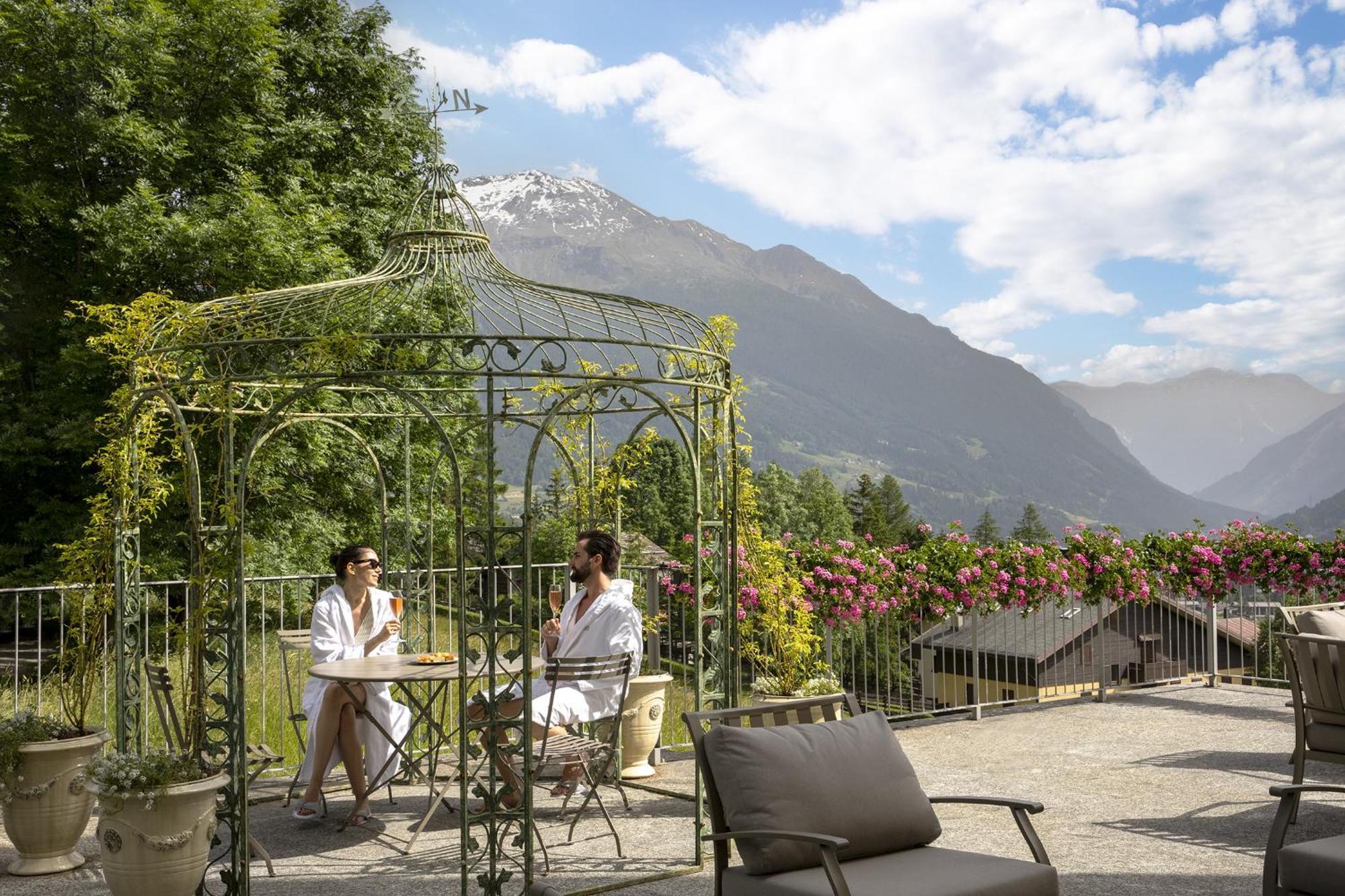 Qc Terme Grand Hotel Bagni Nuovi Bormio Exteriér fotografie The Pergola