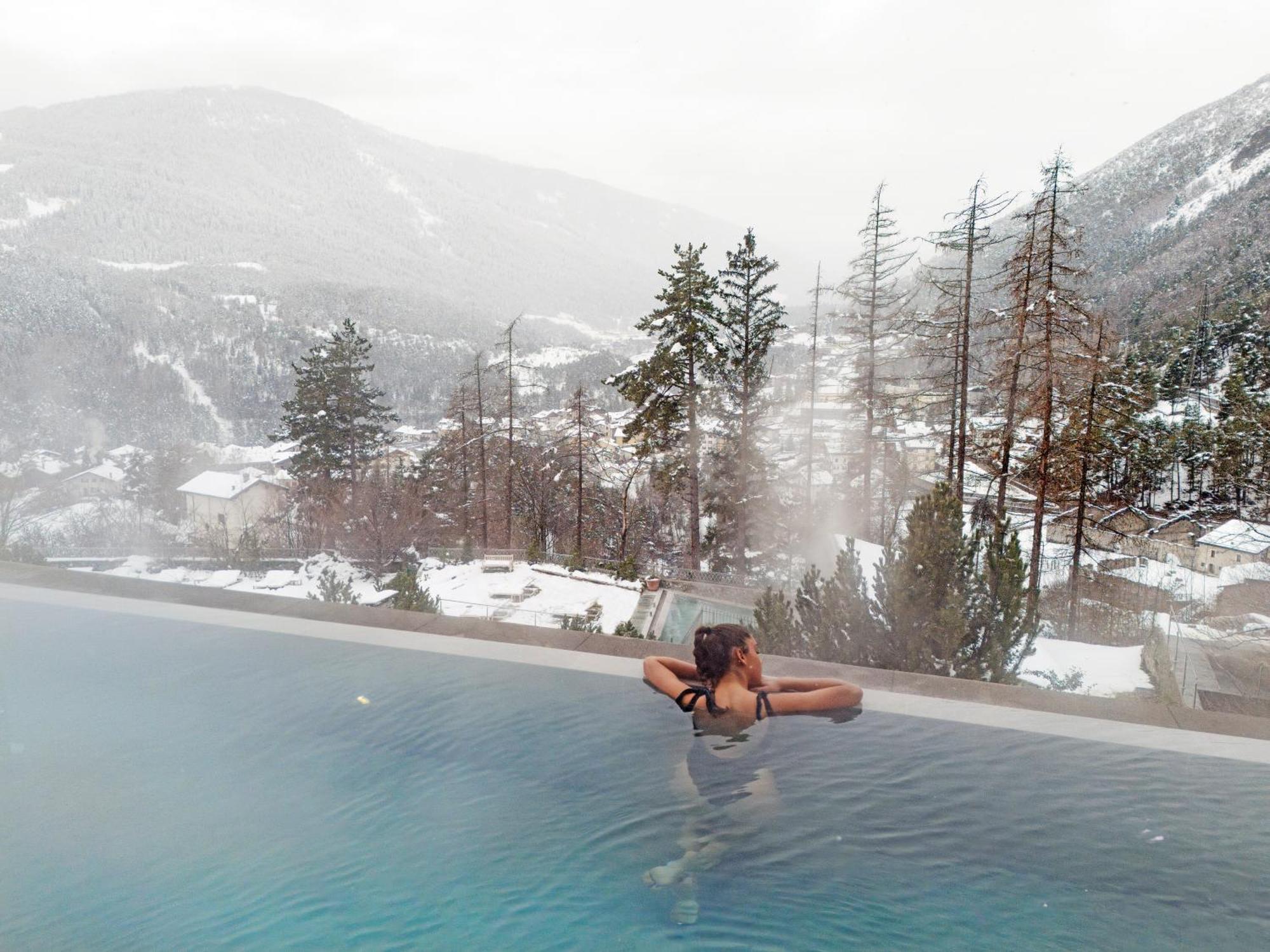 Qc Terme Grand Hotel Bagni Nuovi Bormio Exteriér fotografie Outdoor pool at the Hotel Axelmannstein