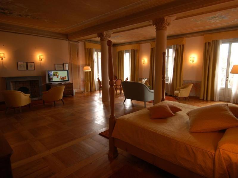 Qc Terme Grand Hotel Bagni Nuovi Bormio Exteriér fotografie A suite at the Hotel Excelsior