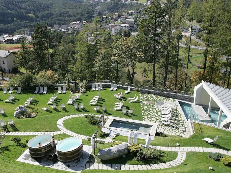 Qc Terme Grand Hotel Bagni Nuovi Bormio Exteriér fotografie The 7132 Summit