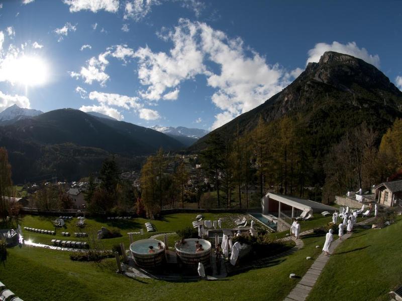 Qc Terme Grand Hotel Bagni Nuovi Bormio Exteriér fotografie The village of Vals