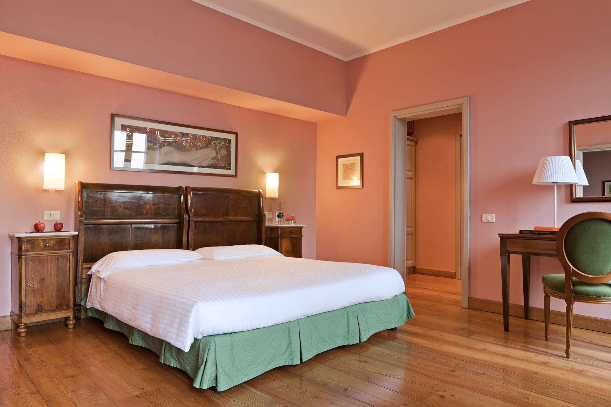 Qc Terme Grand Hotel Bagni Nuovi Bormio Exteriér fotografie A room at the hotel